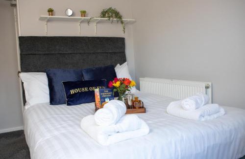 Worcester House | 5-Bed Family & Group Stay Near Cricket Ground