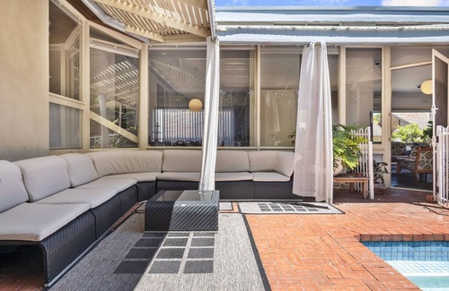 Beaumaris House | 5-Bed Haven with Pool Minutes From Beaches & Parks