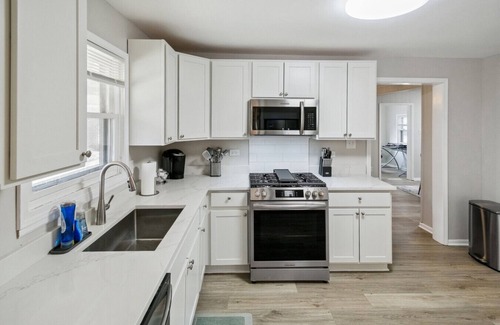 Russell House | 5 Bed Home w/Big Yard & Front Porch by Navy Base