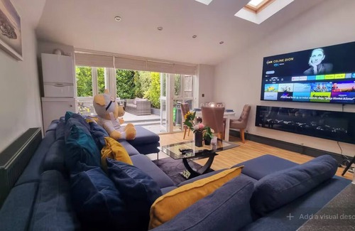 Tooting House | 5-Bed Home with Cinema, F1 Racing SIM, BBQ, Garden