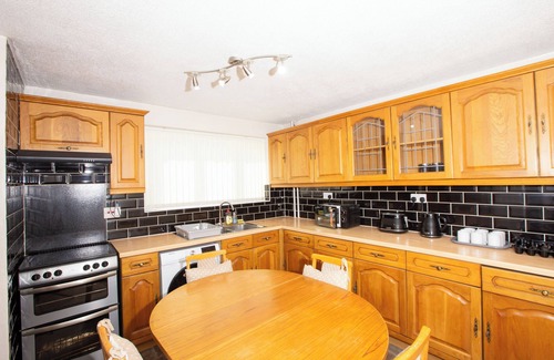 Tea Green House | 5 Bed Luxurious & beautiful house near Luton Airport,