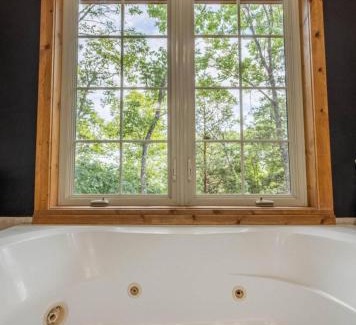 Branson House | 5 Bed Mountain View Retreat