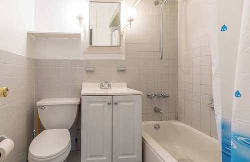 Midtown West Apartment | 5 Bedroom 2 Bath * Full Floor * Midtown
