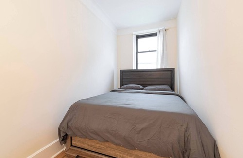 Midtown West Apartment | 5 Bedroom 2 Bath * Full Floor * Midtown