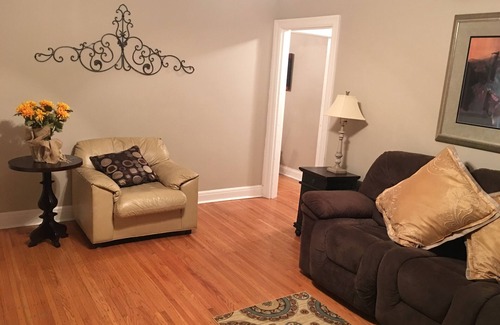 Middletown House | 5 bedroom/2bath, garage, yard, parking east end close to everything
