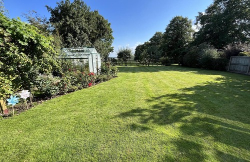 Weston under Wetherley House | 5 Bedroom, 4 Bathroom, Gym, Playroom, Country Home