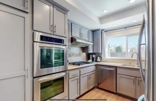 Canoga Park Villa | 5 bedroom 4 bath with pool