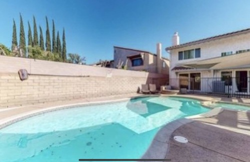 Canoga Park Villa | 5 bedroom 4 bath with pool