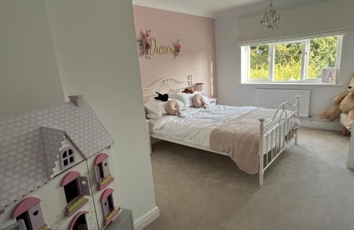 Weston under Wetherley House | 5 Bedroom 4 Bathroom Gym Playroom Country Home