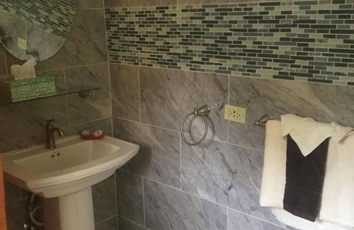 Crane corner House | 5 bedroom 5 bath sleeps 10 .