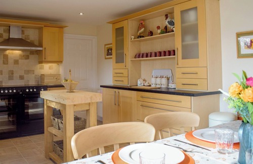 Eaton Mascott Cottage | 5 bedroom accommodation in Harley, near Much Wenlock