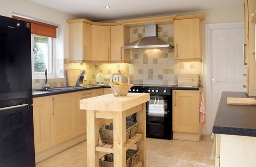 Eaton Mascott Cottage | 5 bedroom accommodation in Harley, near Much Wenlock