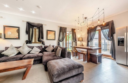 Ammanford Cottage | 5 bedroom accommodation in Garnant, near Ammanford