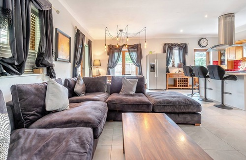 Ammanford Cottage | 5 bedroom accommodation in Garnant, near Ammanford