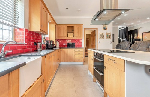 Ammanford Cottage | 5 bedroom accommodation in Garnant, near Ammanford