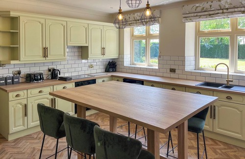 Frampton Cottage | 5 bedroom accommodation in Wyberton