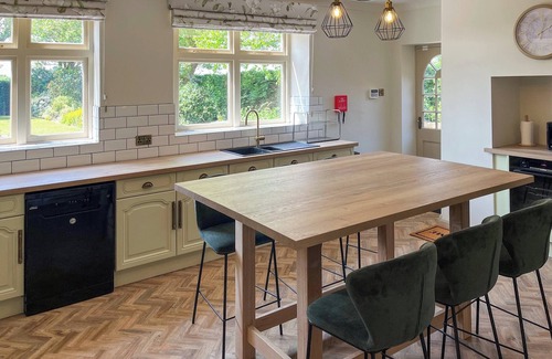 Frampton Cottage | 5 bedroom accommodation in Wyberton