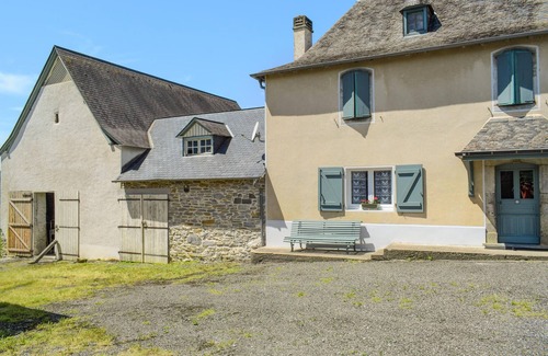Aramits House | 5 bedroom accommodation in Aramits