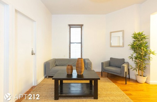 Ukrainian Village Apartment | 5 bedroom apartment located at the heart of East Village