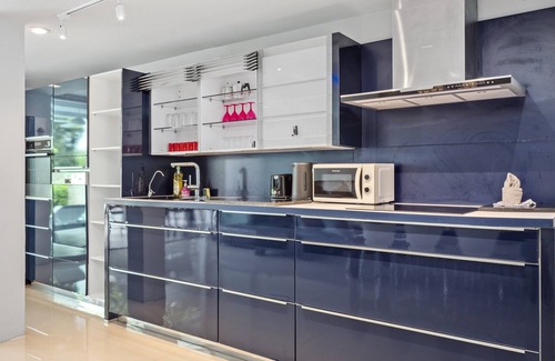Kathu House | 5 bedroom/bathroom villa for 14 guests, private pool, 7kms to Patong beach.