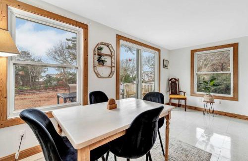 Silver Beach House | 5-Bedroom Cape Cod Retreat on Scraggy Neck