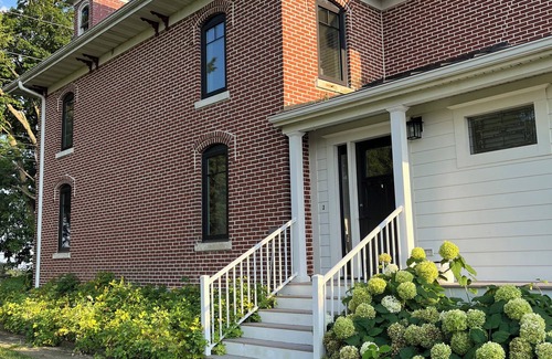 Eastman House | 5-bedroom farmhouse on 10acres