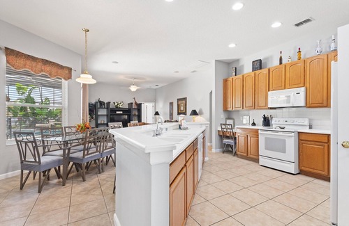 Highlands Reserve Villa | 5 Bedroom Golf Course Community near theme parks