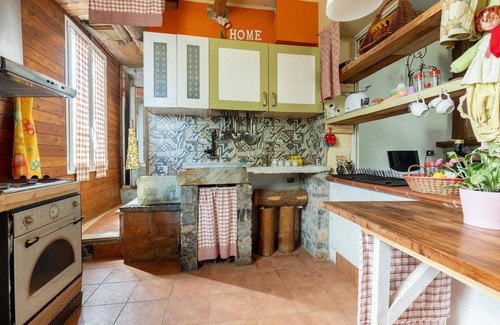 Serralta House | 5 bedroom gorgeous home in Podenzana