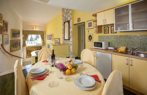 Lapad House | 5 bedroom holiday home with balcony