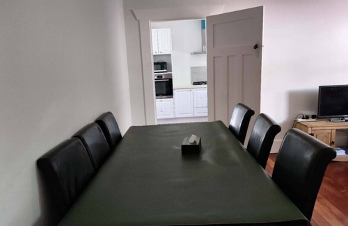 Epsom House | 5 Bedroom House 7 Rangiatea Road