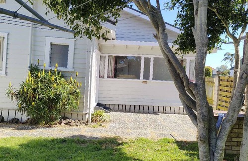 Epsom House | 5 Bedroom House 7 Rangiatea Road