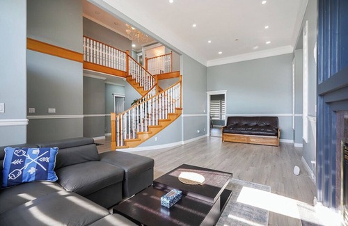 Surrey Newton House | 5-bedroom house in fabulous Surrey with AC