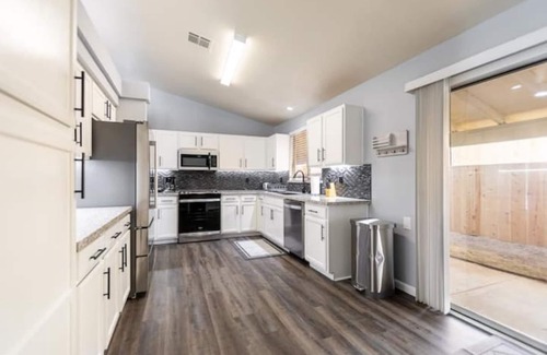 Greenacres House | 5 Bedroom House in Beautiful NW Bakersfield