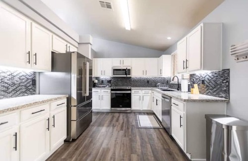 Greenacres House | 5 Bedroom House in Beautiful NW Bakersfield
