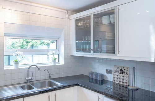 Wood Green House | 5 Bedroom House with Parking and Garden - Wood Green N22