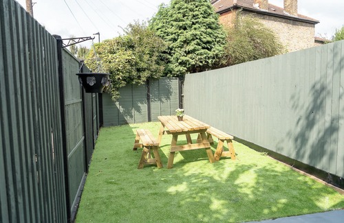 Wood Green House | 5 Bedroom House with Parking and Garden - Wood Green N22