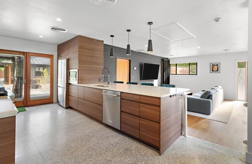 Slidell House | 5 bedroom Luxe Home w/Basketball Court