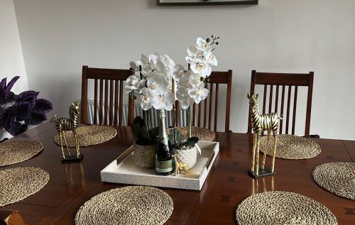 Openshaw Apartment | 5 bedroom Luxury Townhouse near City Centre, sleep 16