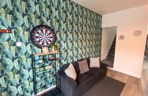 Openshaw Apartment | 5 bedroom Luxury Townhouse near City Centre, sleep 16