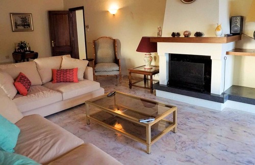 Binibeca Villa | 5 Bedroom Luxury Villa With Private Pool, Air Con And Stunning Sea Views