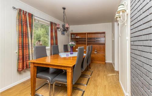 Vestnes House | 5 Bedroom Pet Friendly Home In Vestnes