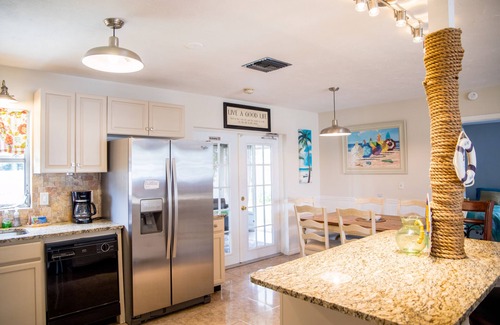 Walsingham House | 5 bedroom, spacious home, just minutes to Beach!