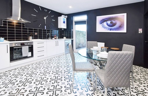 Crewe House | 5 Bedroom Townhouse @ Henry Street Crewe