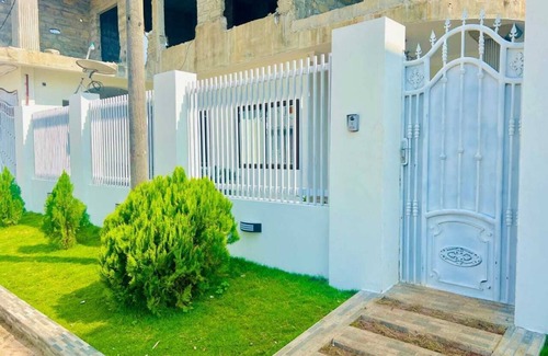 Littoral Department House | 5-bedroom townhouse with pool