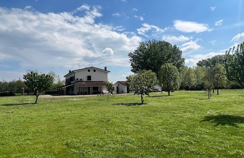 San Giorgio di Mantova Villa | 5 Bedroom Villa in Mottella