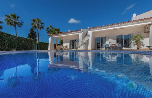 Areias de Sao Joao House | 5 Bedroom Villa next to the Albufeira Beach + Private Heated Pool (on request)