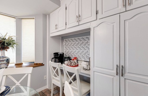 Lagoon City Cottage | 5-Bedroom Waterfront Cottage
