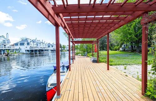 Lagoon City Cottage | 5-Bedroom Waterfront Cottage