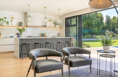 Constantia House | 5 bedroom with Stunning garden, pool and views. Dream family vacation home