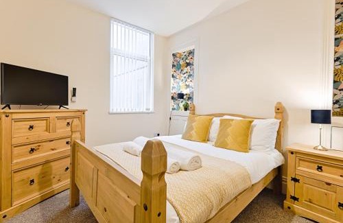 Uplands Apartment | 5 Bedrooms 4 Double rooms Smart Tv's in all rooms